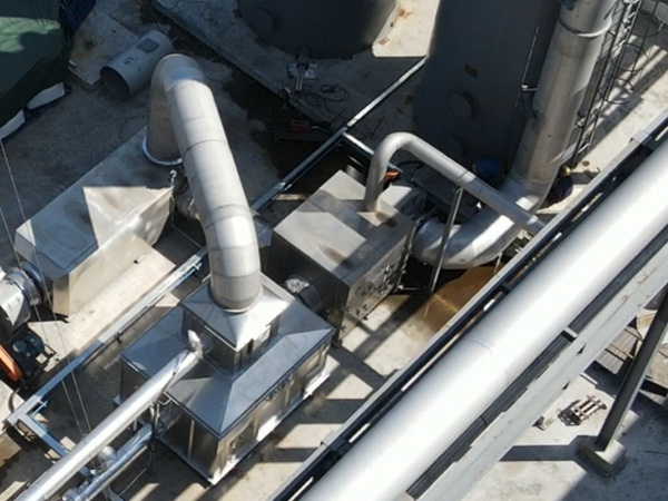 1-20051G55K3403.jpg